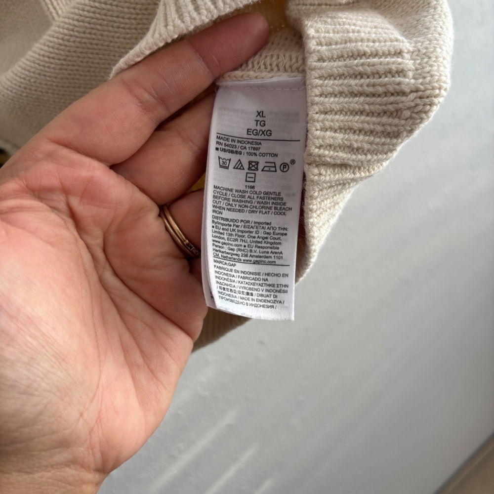 GAP Cropped Sleeveless Button Down Cardigan Sweater Vest in Cream White - Picture 4 of 7